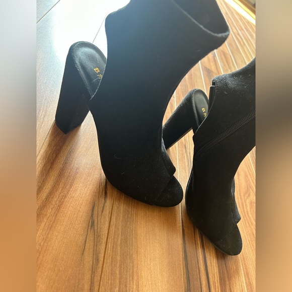 Zip up black open tie bootie - Picture 2 of 2